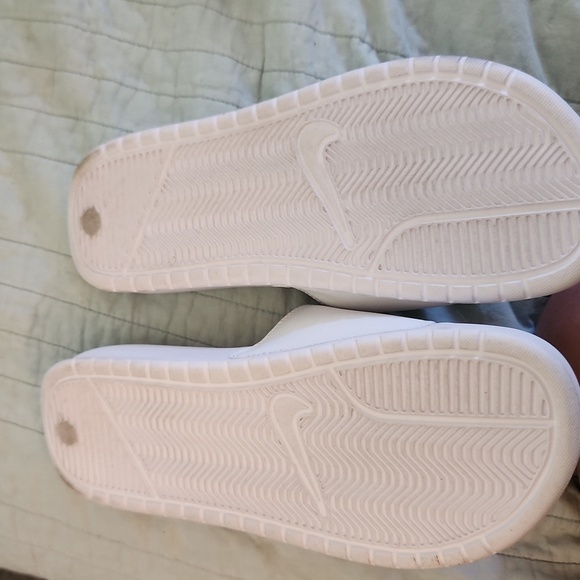 Nike slides size 8 - Picture 2 of 3